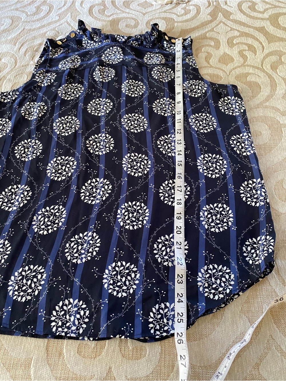 LOFT Navy Floral Sleeveless Ruffle Mock Neck Top Gold Tone Button Accents Medium - Picture 8 of 10